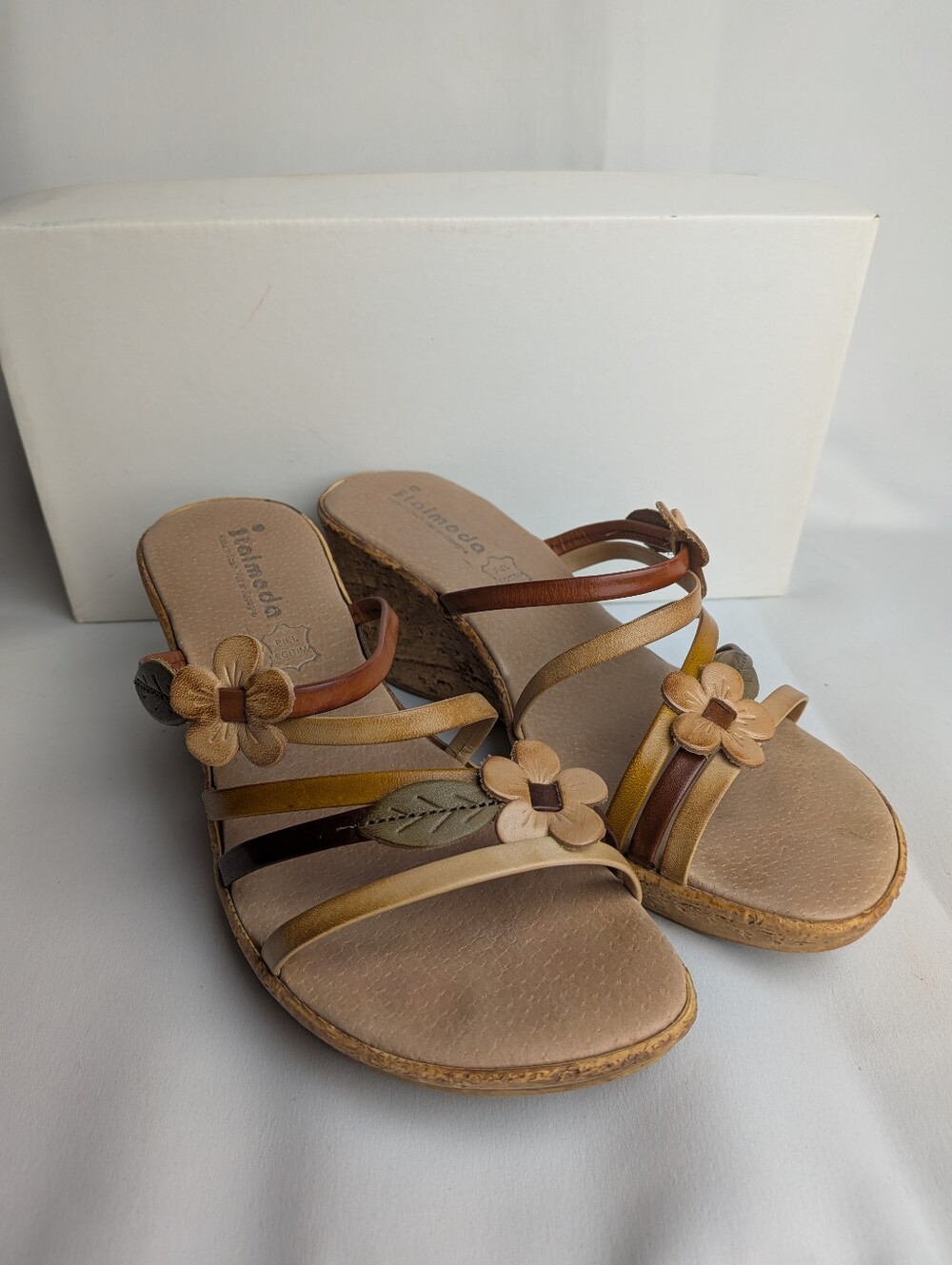 Y2K ITALMODA Women Sandals Size 36 = 5.5, 6 US Wedge Mini Straps With Flowers